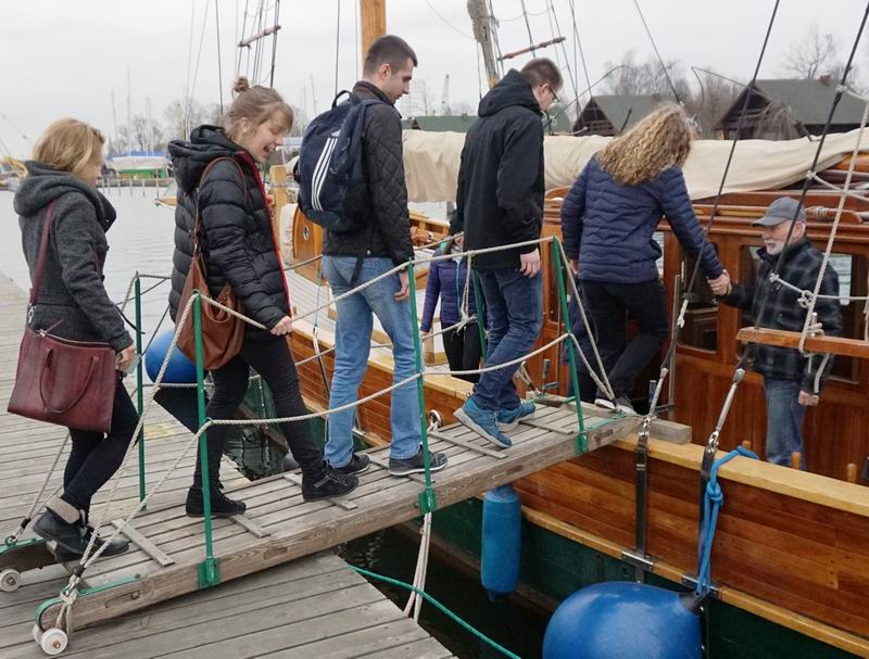 Studenci na żaglowcu s/y Olander